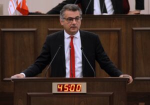 Erhürman Meclis’in ilk gününde vurguladı: “Yolsuzluk, yoksulluk ve göçün önüne halkın güçlü iradesi ile geçebiliriz”