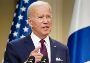 Biden, saldırıların Husileri durduramadığını söyledi; saatler sonra milis grup ABD gemisine füze attı