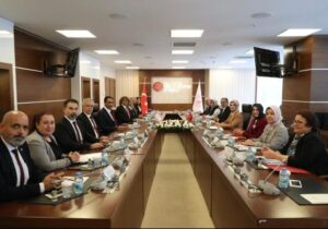 Gardiyanoğlu, Türkiye Aile ve Sosyal Hizmetler Bakanı Göktaş ile sosyal hizmetler alanında yeni projeleri görüştü