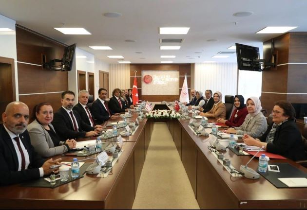 Gardiyanoğlu, Türkiye Aile ve Sosyal Hizmetler Bakanı Göktaş ile sosyal hizmetler alanında yeni projeleri görüştü