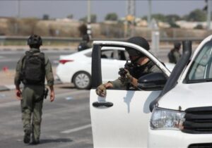 BBC muhabirleri İsrail polisi tarafından silah zoruyla alıkonuldu