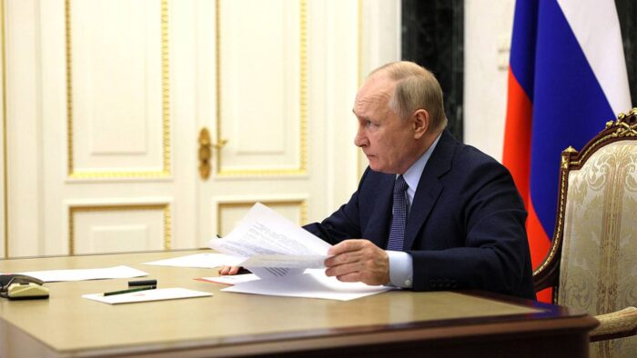 Putin, Rusya’nın nükleer deneme yasağı antlaşmasına verdiği onayı geri çeken imzayı attı