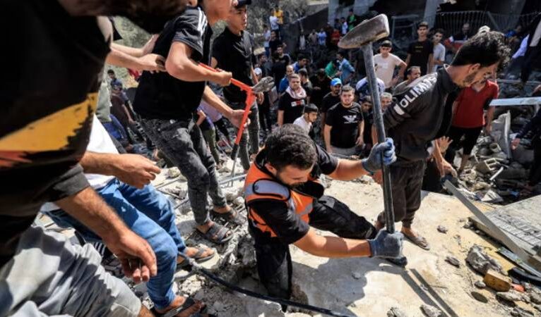 AP: Bir kısım rehinenin serbest bırakılması karşılığında Gazze’de üç günlük insani ateşkes sağlanması için müzakereler yürütülüyor