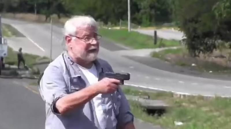 Panama’da 77 yaşındaki avukat, yol kapatma eylemi yapan iklim aktivistlerini vurarak öldürdü