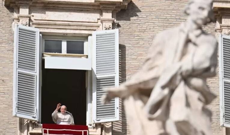 Vatikan’dan ‘transseksüel açılımı’: Katolik kiliselerindeki törenlere katılmalarına izin verildi