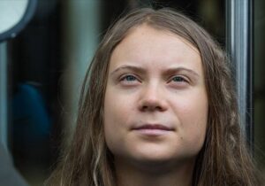 Afgan ve Filistinli kadınları sahneye davet eden iklim aktivisti Greta Thunberg’in sözü kesildi
