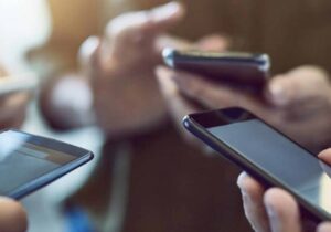 Yeni Zelanda’da okullarda cep telefonu yasağı geliyor