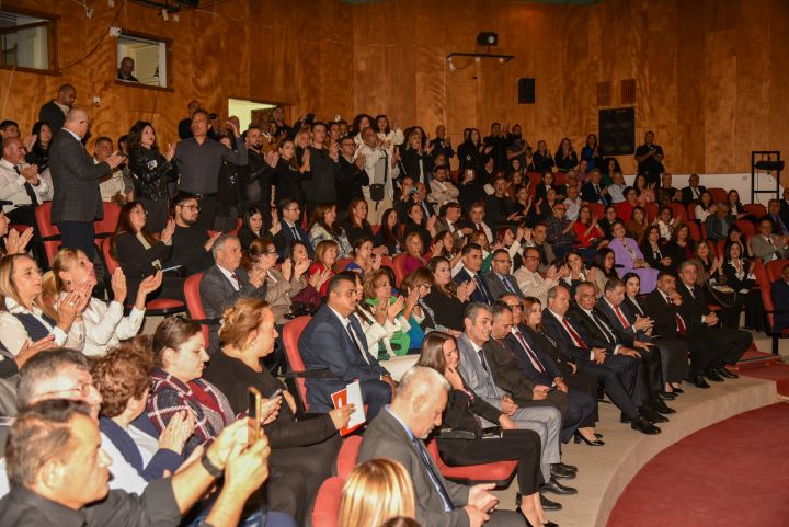 Öğretmenler, 24 Kasım töreninde Tatar ve Çavuşoğlu’nu protesto etti