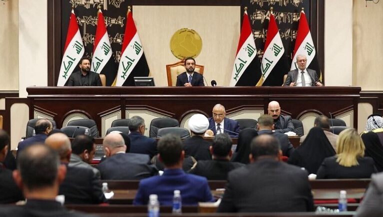 Irak Yüksek Mahkemesi, meclis başkanı ve bir milletvekilinin görevine son verdi