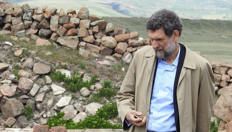 Osman Kavala: “Bir gün serbest kalacağıma inanıyorum”