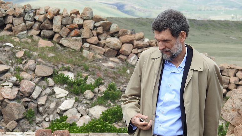 Osman Kavala: “Bir gün serbest kalacağıma inanıyorum”