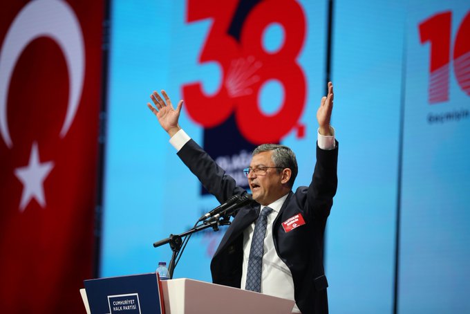 CHP’nin yeni lideri Özgür Özel oldu