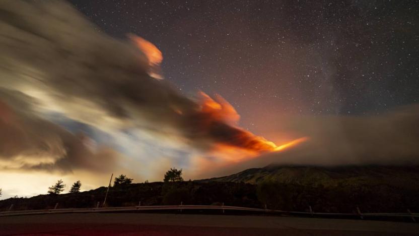 Etna Yanardağı yeniden faaliyete geçti: Küller 4 bin 500 metre yüksekliğe ulaştı