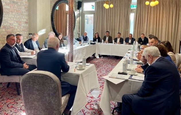 İki toplumun siyasileri İrlanda’da buluştu