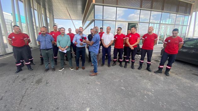 KTAMS ve KAMUSEN, Ercan’da uyarı eylemi yaptı