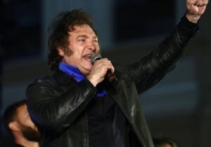 Arjantin’de yeni devlet başkanı aşırı sağcı aday Milei oldu
