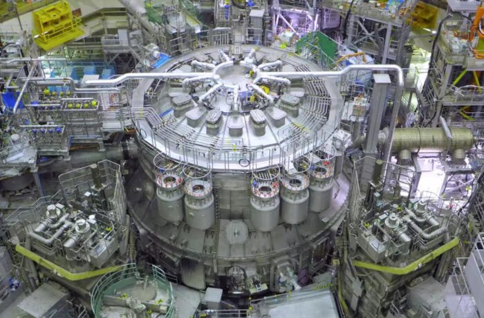 Dünyanın en büyük deneysel nükleer füzyon reaktörü Japonya’da faaliyete başladı