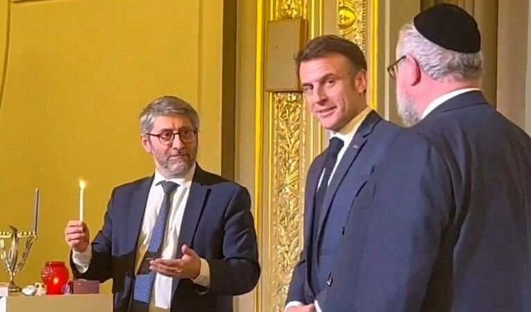 Fransa’da laiklik tartışması: Macron’un Elysee Sarayı’nda dini tören düzenletmesine çok sayıda partiden tepki