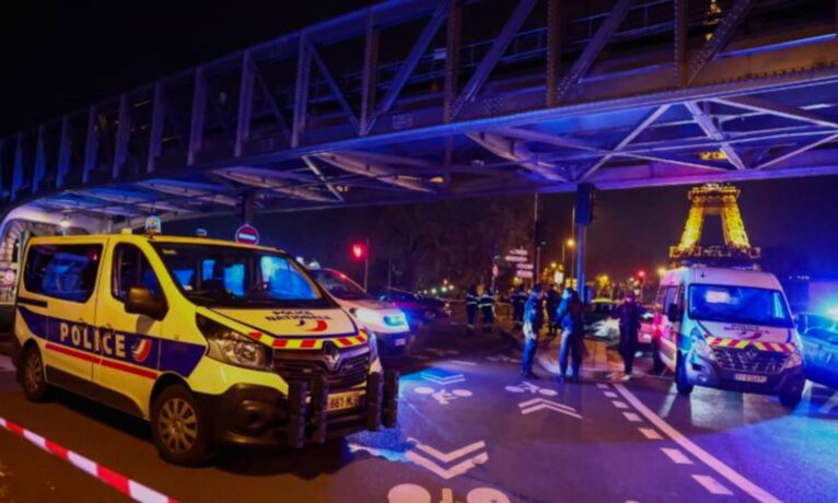 Paris’te Eyfel Kulesi yakınlarında bir kişiyi öldüren saldırganın ‘IŞİD’e bağlılık yemini ettiği’ açıklandı