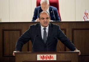 Maliye Bakanlığı maaşları ödeyebilmek için 800 milyon lira borçlandı!
