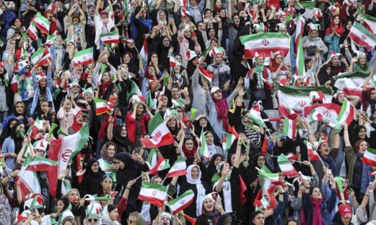 İran’da kadınlara ‘stadyum izni’: 3 bin kadın derbiyi tribünden izledi