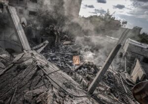 İsrail Gazze’de yüzlerce Filistinlinin yaşadığı okulu hedef aldı