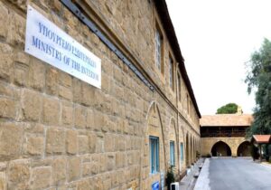 Kıbrıslı bir ebeveynin 3 yaşındaki çocuğuna “emsal teşkil edebilir” kaygısıyla vatandaşlık verilmiyor