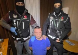 Türkiye, Interpol’ün aradığı uyuşturucu kaçakçısı İngiliz suç örgütü liderini tutukladı