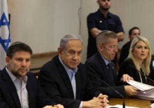 Netanyahu kabine üyelerinin ve güvenlik toplantılarına katılan üst düzey yetkililerin yalan makinesinden geçmesini istiyor