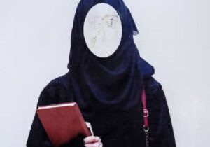 Afgan kızlar başörtüsü kurallarını ihlal ettikleri gerekçesiyle Taliban tarafından kırbaçlandı