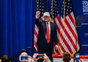 Donald Trump, Cumhuriyetçi Parti’nin Iowa’daki ön seçimlerini kazandı