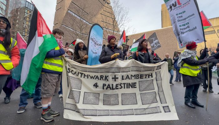 İsrail’e silah satışı yapan İngiliz savunma şirketi BAE Systems, Londra’da protesto edildi