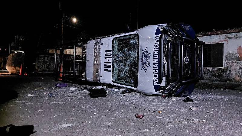 Meksika’da halk, polis tarafından öldürülen genç için belediye sarayını ateşe verdi