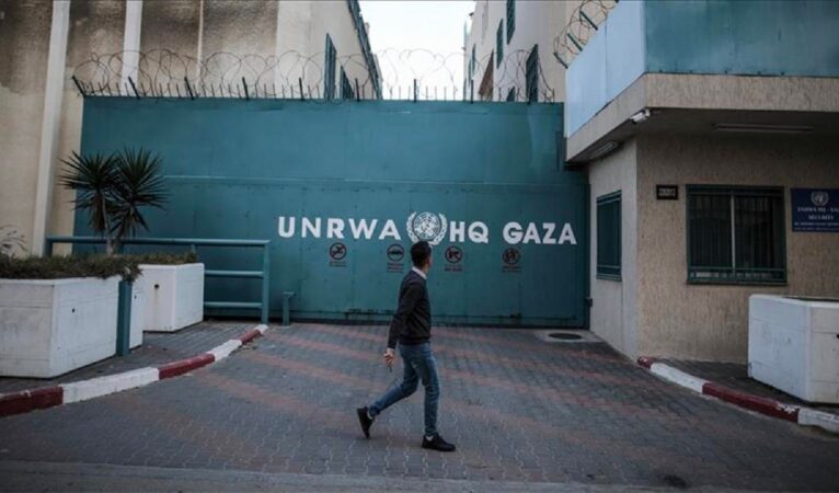 İngiltere, İsrail’in “Hamas’a destek” iddialarının ardından UNRWA fonlarını askıya aldı