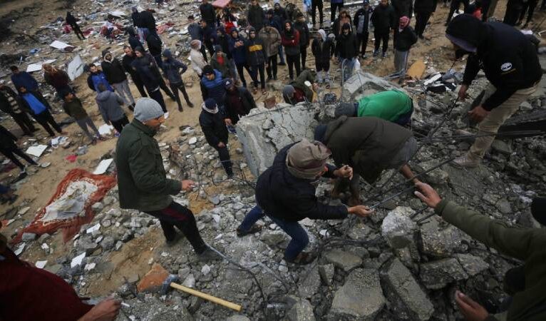 İsrail’in Gazze’deki saldırılarında öldürülen Filistinlilerin sayısı 26 bin 422’ye yükseldi