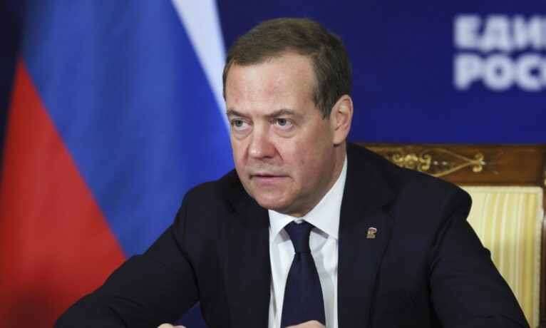 Medvedev: “İngiltere’nin Ukrayna’ya askeri desteği Rusya’ya karşı savaş anlamına gelir”