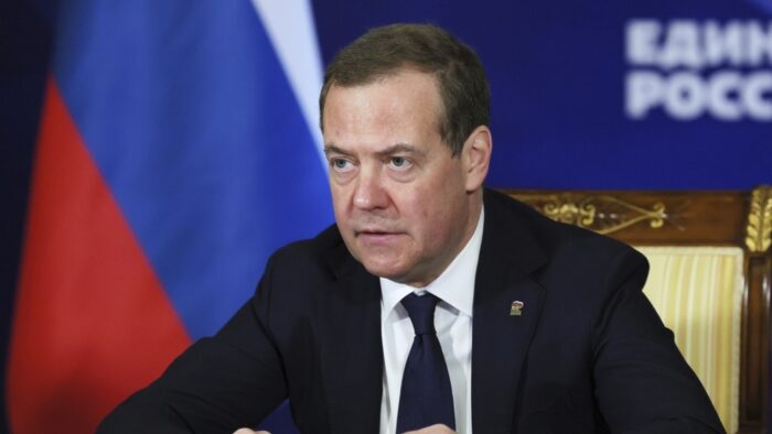 Medvedev: “İngiltere’nin Ukrayna’ya askeri desteği Rusya’ya karşı savaş anlamına gelir”