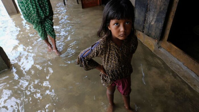 İklim krizi ile beraber Bangladeş’te arsenikle kirlenmiş içme suyu krizi daha da kötüleşiyor