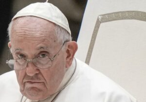 Papa Francis: “Taşıyıcı annelik ‘aşağılık’, küresel çapta yasaklanmalı”