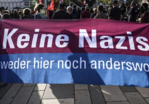 Almanlar, Afd’nin göçmenleri toplu halde sınır dışı etme projesini protesto etti