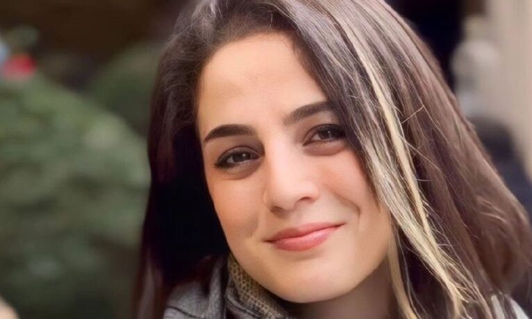 Başörtüsüz dışarı çıkan İranlı kadına 74 kırbaç cezası