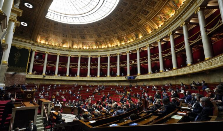 Fransa, kürtaj hakkını anayasal güvence altına alan ilk ülke oluyor