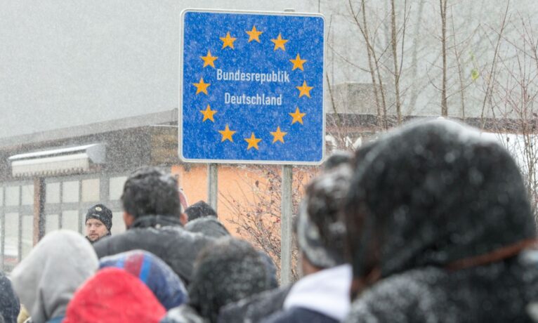 Almanya’da anketlerde hızla yükselen AfD, göçmenleri ‘kitlesel sınır dışı etmeyi’ görüştü