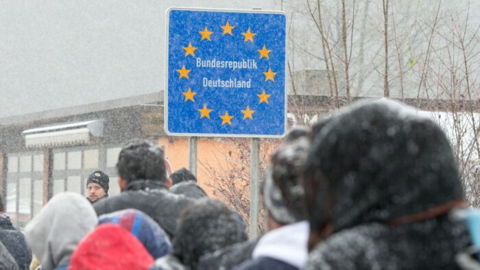 Almanya’da anketlerde hızla yükselen AfD, göçmenleri ‘kitlesel sınır dışı etmeyi’ görüştü