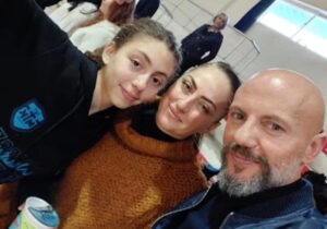 Serin’in annesi Pervin İpekçioğlu mahkemede: “Şimdi beni iyi dinleyin, ahlaksızsınız, vicdansızsınız, 72 kişinin katilisiniz!”