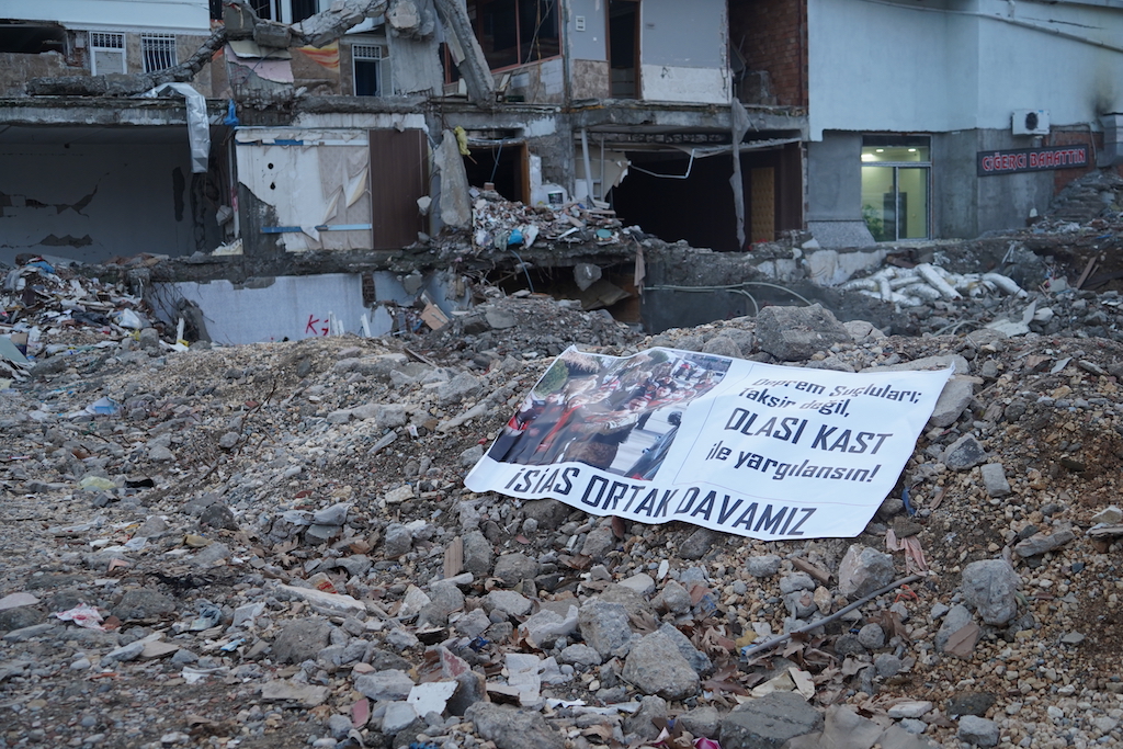 Türkiye ile ilişkilerde gelinen son nokta: Aileler ülkeye girerken tedirgin oldu