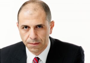 Özersay peşini bırakmıyor!