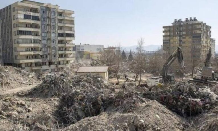1400 kişi öldü: Ebrar Sitesi’nin müteahhitine de tahliye!