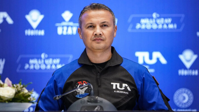 İlk Türk astronot Alper Gezeravcı uzay yolculuğuna çıkıyor
