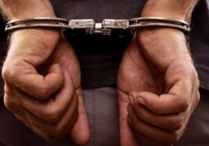 Mağusa’da üniversitenin sistemine girip oğlunun notunu değiştiren baba tutuklandı
